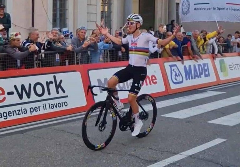 Има ли кой да спре Погачар по белите пътища? Страде Бианке 2026